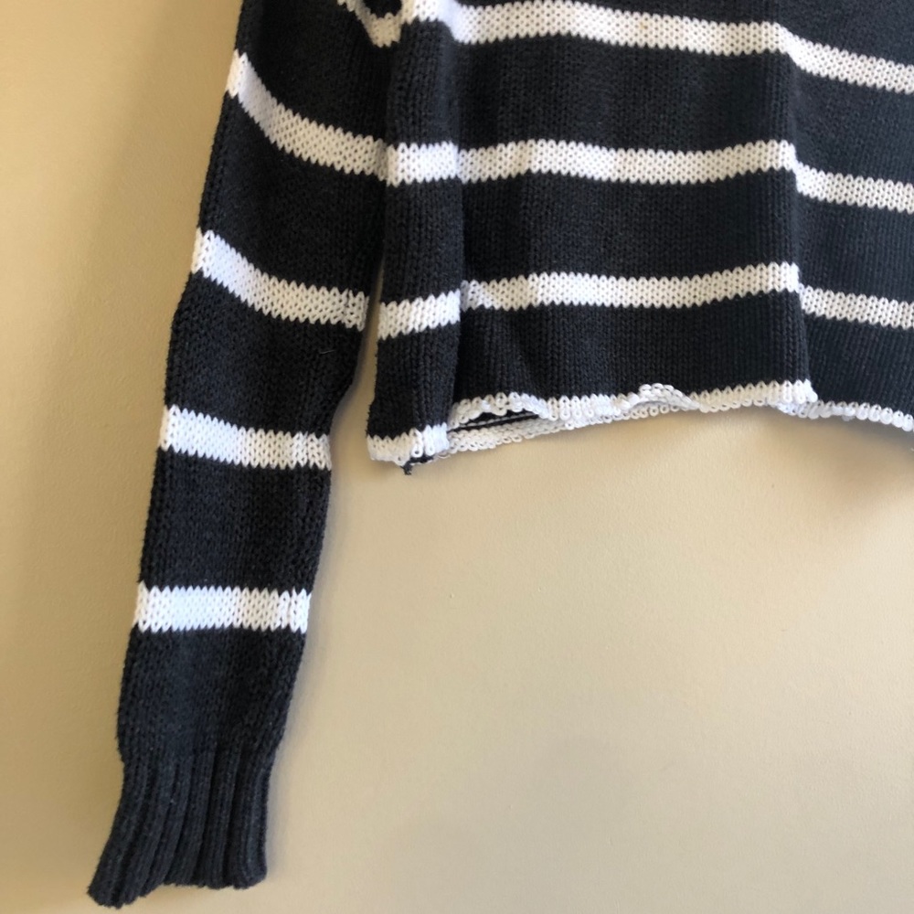 Cropped Striped Sweater - Picture 4 of 7